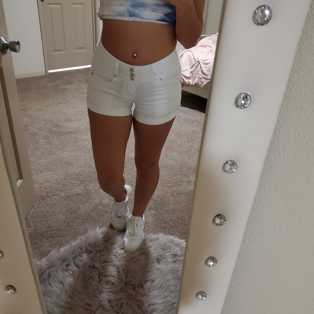 FN WHITE SHORTS - Picture 3 of 6